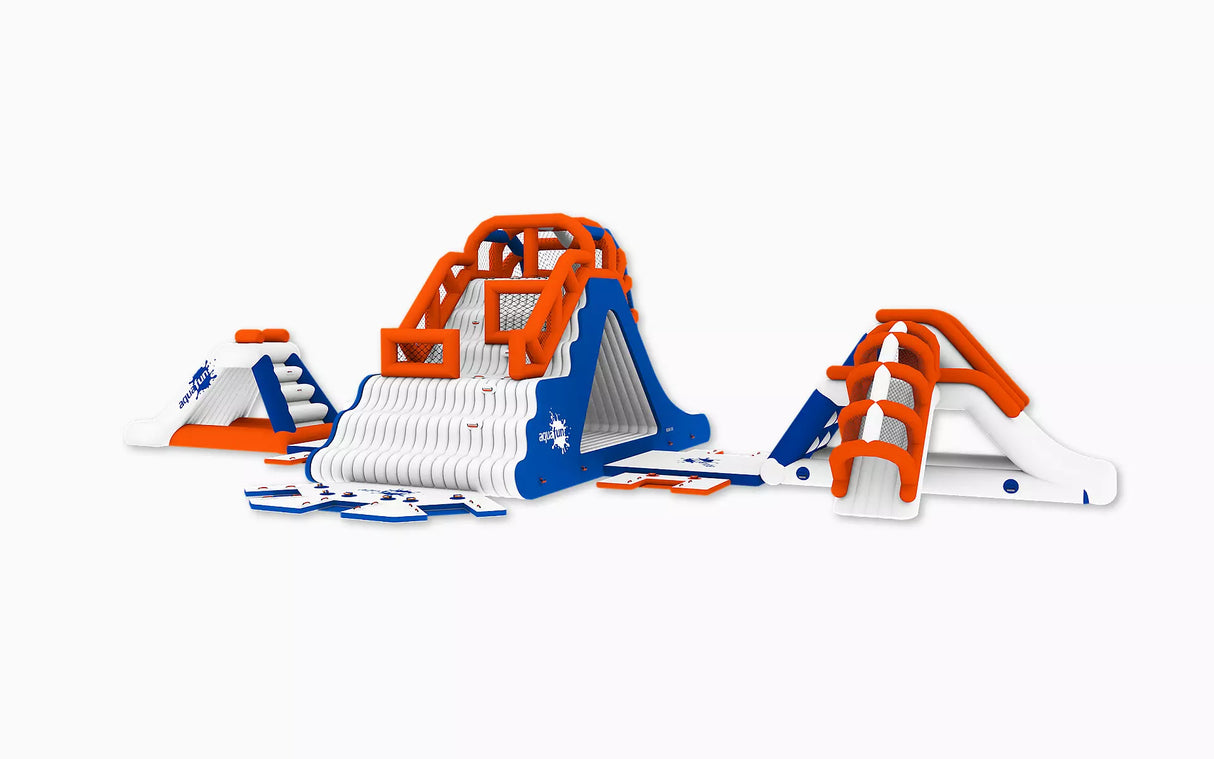 Toboggan aquatique flottant intégré à la ligne Ocean. Offre une expérience de glissade sécuritaire sur l’eau.