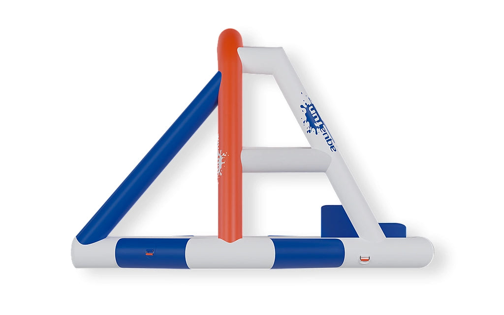 Module Junior Line en forme de trapèze. Ajoute un défi de suspension et de coordination dans un parcours aquatique