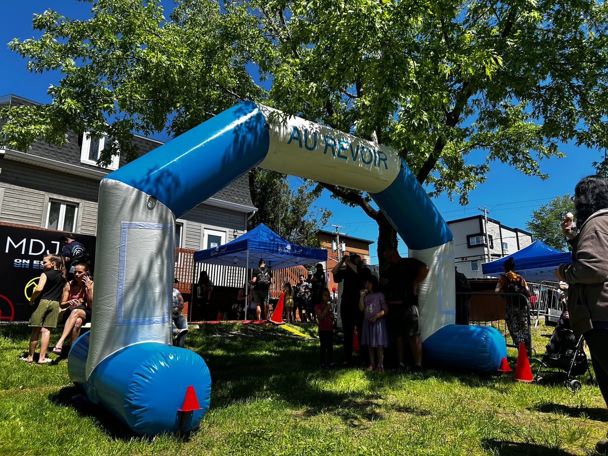 Structure gonflable en arche, idéale pour signaler une entrée ou baliser un parcours durant un événement. arche_gonflable_inflatable_arch_bienvenue_depart_arrivée_course_événement_event_run_5krun_marathon_proludik_vente_location_sale_rental_canada_quebec_ontario_montreal