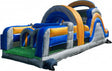 Structure gonflable thématique montagne avec glissade. Activité dynamique conçue pour les événements sportifs ou familiaux