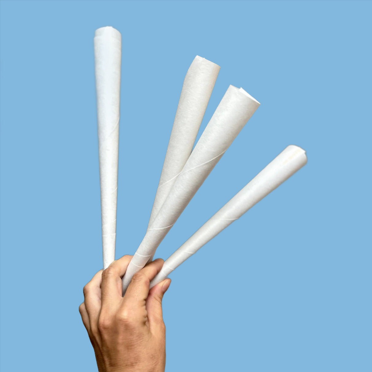 Cônes en papier solides pour tenir la barbe à papa. Adapté aux machines professionnelles ou usages événementiels. barbe_a_papa_cotton_candy_cones_cone_stick_bâton_baton_sucre_vente_location_machine_a_barbe_a_papa_proludik_store