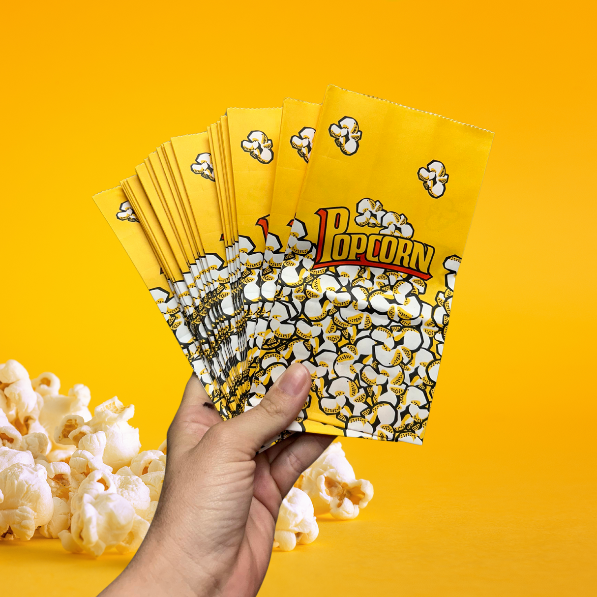 Sacs en papier colorés pour servir le pop corn. Idéal pour fêtes foraines, cinémas ou événements extérieurs. popcorn_bag_bags_sac_sacs_location_vente_rental_popcorn_machine_proludik_sac_papier_emballage