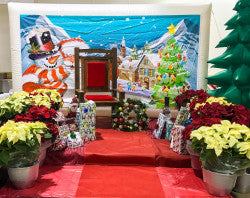 Toile de fond gonflable avec décor de village de Noël. Parfaite pour animations hivernales, photos thématiques ou événements