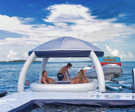 Plateforme gonflable Party Bana pour événements sur l’eau. Parfaite pour rassembler plusieurs participants dans un cadre festif
aquabanas-aquatik-inflatabletent-inflatableisland-ileflottante-tente gonflable-tente-tente flottante-bar aquatique-quaiflottant-inflatabledock-water park-pneumatique-piscine-pool lounger-lounger-jumbo lounger-chaise longue gonflable-chaise flottante-canada-ontario-lac-lakes-boatlife-quebec-montreal-toronto-vancouver-island-resort supply-equipement piscine-bana-bana circulaire