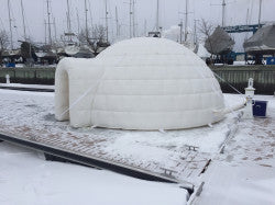 Chapiteau gonflable blanc en forme d’igloo de 18 pieds. Idéal pour créer une zone d’accueil originale dans un événement