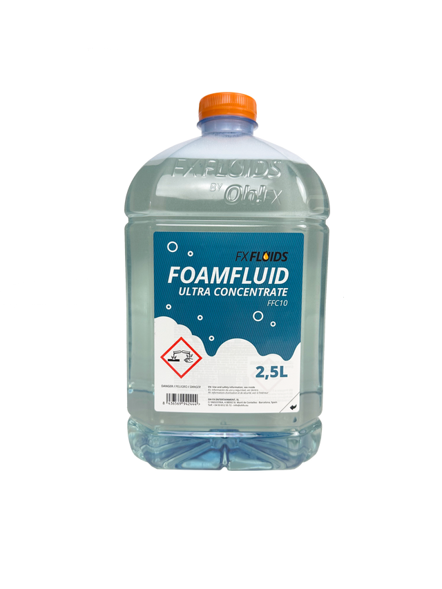 Bidon de 2,5 L de liquide FX Fluids Foamfluid Ultra Concentrate, avec bouchon orange et étiquette bleue, conçu pour générer de la mousse dense. Produit chimique concentré avec pictogramme de danger environnemental.